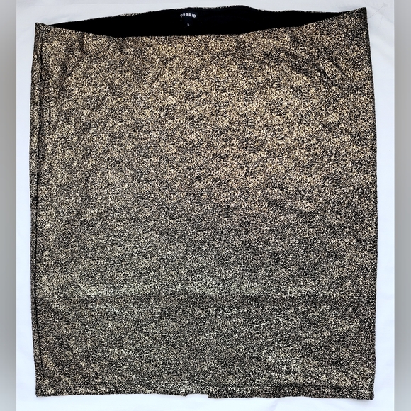 TORRID Women Plus Size Chic Gold Shimmer/Glitter Stretch Skirt Lined Pull On 26 - Picture 2 of 16